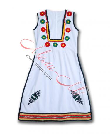 Традиционен Женски Сукман с красива цветна  бродерия и фолклорни шевици